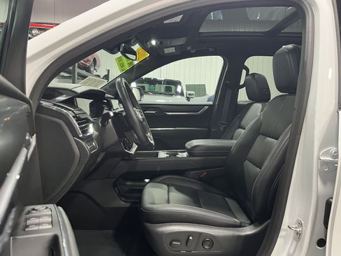 Certified 2025 GMC Acadia Elevation w/ Elevation Premium Package AWD/4WD image 10