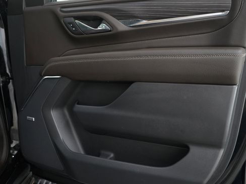 Used 2023 GMC Yukon XL Denali image 9