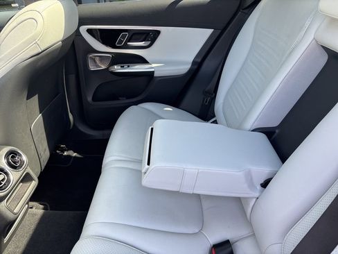 Used 2024 Mercedes-Benz GLC 300 4MATIC image 21