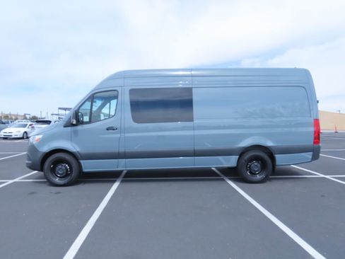 Used 2024 Mercedes-Benz Sprinter 2500 image 8