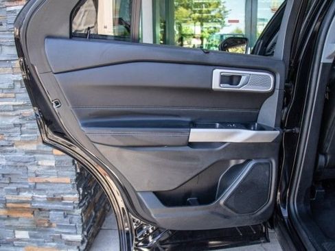 Used 2023 Ford Explorer Limited w/ Equipment Group 301A AWD/4WD image 21