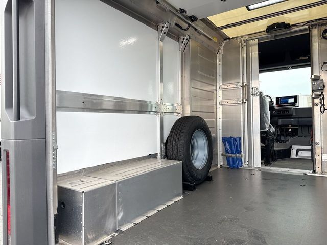Used 2024 Chevrolet Brightdrop 400 w/ Commercial Equipment Package AWD/4WD image 15