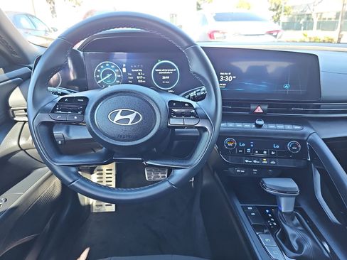 Certified 2025 Hyundai Elantra SEL image 15