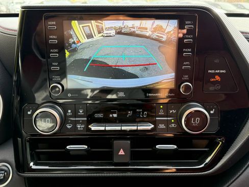 Used 2021 Toyota Highlander XSE image 18