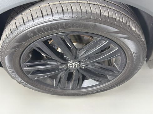 Used 2022 Volkswagen Tiguan SE R-Line FWD image 11