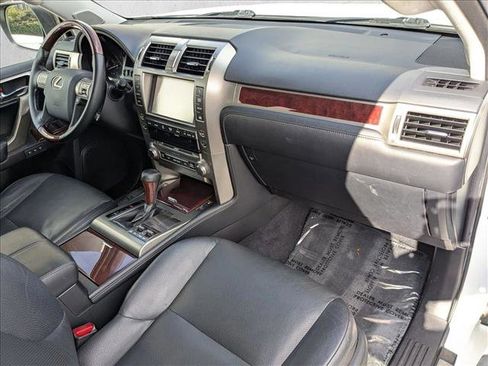 Used 2015 Lexus GX 460 image 25