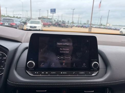 Used 2023 Nissan Rogue SV FWD image 13