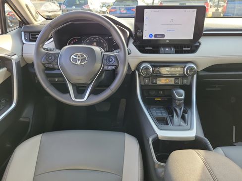 Used 2023 Toyota RAV4 XLE Premium image 11