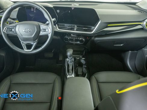 Used 2024 Chevrolet Trax ACTIV w/ Sunroof Package FWD image 28