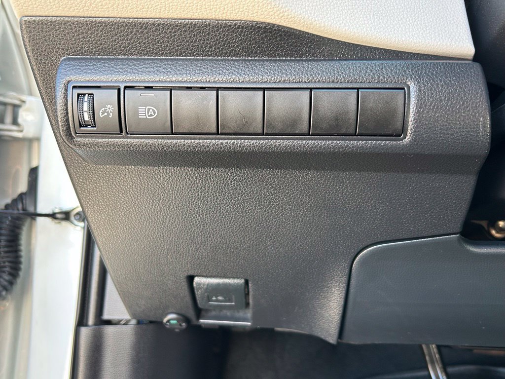 Used 2020 Toyota Corolla LE FWD image 13