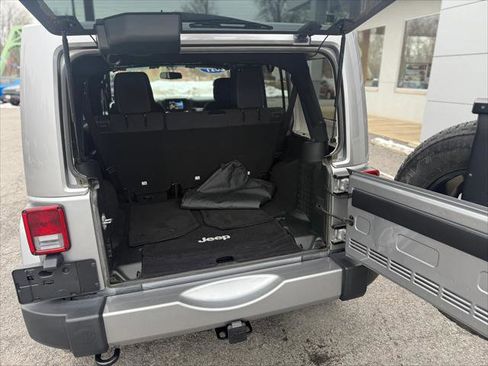 Certified 2017 Jeep Wrangler Unlimited Sahara w/ Connectivity Group image 10