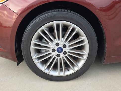 Used 2016 Ford Fusion SE w/ Equipment Group 202A FWD image 10