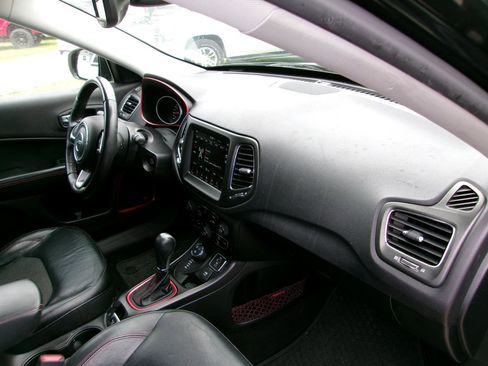 Used 2018 Jeep Compass Trailhawk w/ Navigation Group image 17