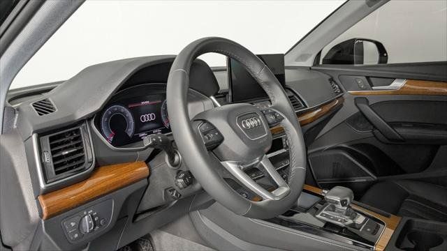 Used 2023 Audi Q5 2.0T Premium Plus w/ Premium Plus Package AWD/4WD image 14