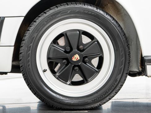 Used 1989 Porsche 911 Carrera RWD image 10