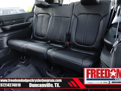 New 2025 Jeep Wagoneer L Series II w/ Premium Group I image 15