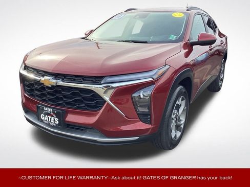 Used 2025 Chevrolet Trax LT w/ LT Convenience Package image 6