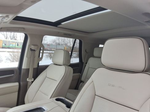 Used 2021 GMC Yukon Denali w/ Denali Premium Package image 21