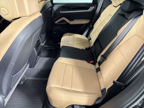 Used 2026 Porsche Cayenne image 15