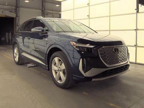 Used 2023 Audi Q4 e-tron Premium Plus image 3