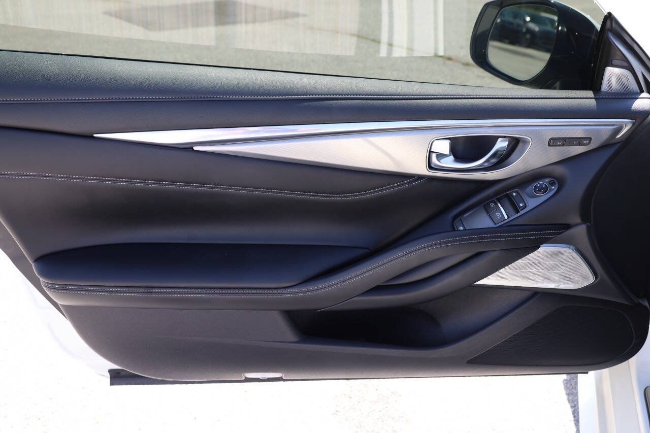 Used 2020 INFINITI Q60 3.0t Luxe w/ Essential Package AWD/4WD image 12