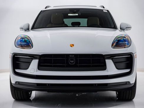 New 2026 Porsche Macan image 6