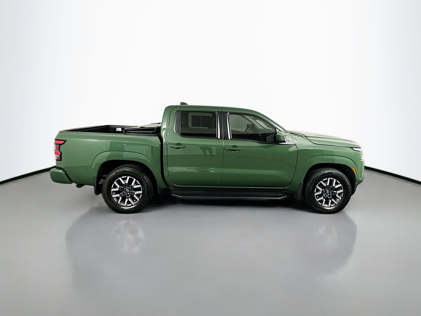 Certified 2024 Nissan Frontier SL w/ Technology Package RWD image 8