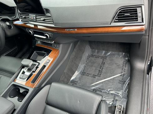 Certified 2024 Audi Q5 e Premium Plus image 28