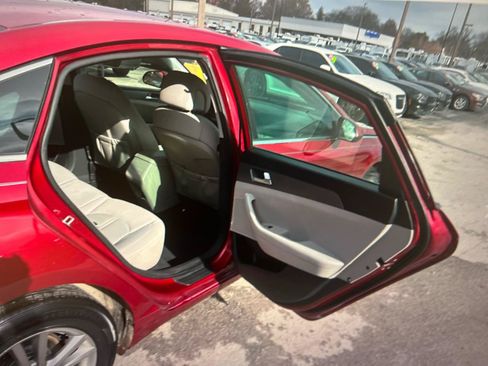 Used 2015 Hyundai Sonata SE FWD image 10