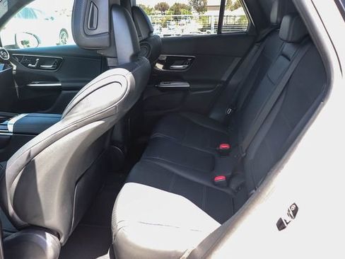 Used 2025 Mercedes-Benz GLC 300 image 19
