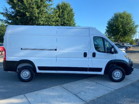 Used 2026 RAM ProMaster 2500 w/ Convenience Group FWD image 7