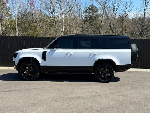 New 2026 Land Rover Defender 130 X-Dynamic SE image 2