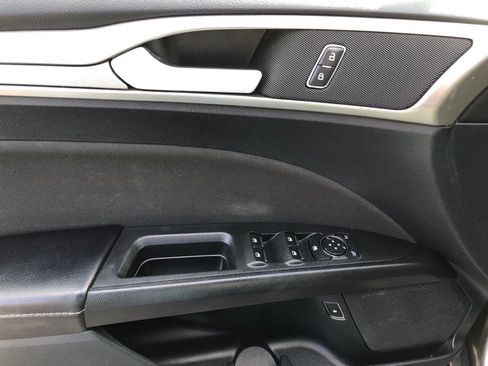 Used 2019 Ford Fusion SE image 17