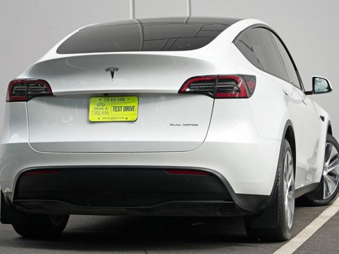 Used 2023 Tesla Model Y Long Range AWD/4WD image 5