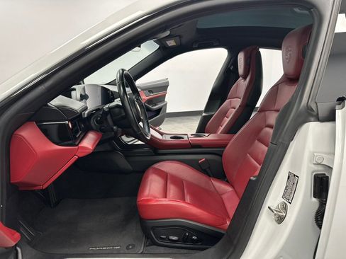 Used 2020 Porsche Taycan 4S image 31