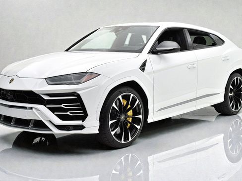 Used 2021 Lamborghini Urus image 2