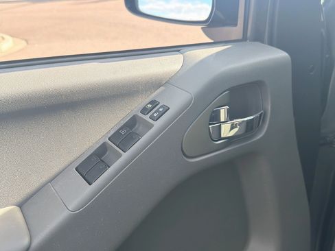 Used 2021 Nissan Frontier SV w/ Midnight Edition Floor Mats AWD/4WD image 15