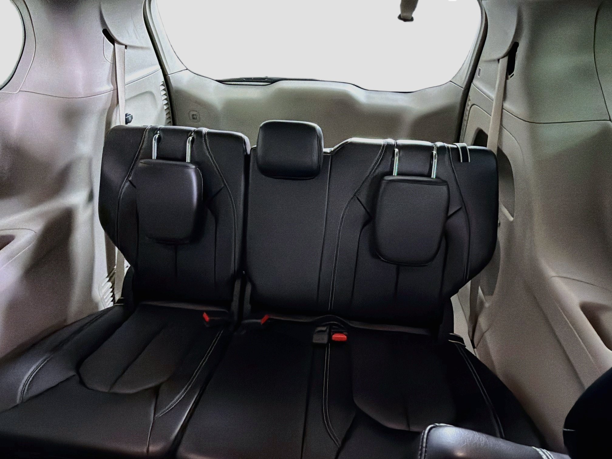 Used 2024 Chrysler Pacifica Touring-L FWD image 27