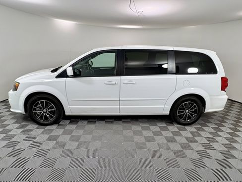 Used 2017 Dodge Grand Caravan GT image 2