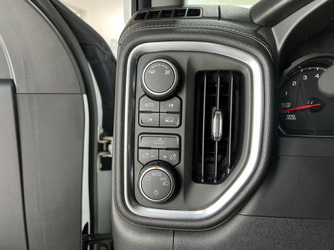 Used 2019 Chevrolet Silverado 1500 LT w/ Convenience Package AWD/4WD image 12