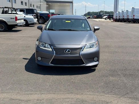 Used 2013 Lexus ES 350 w/ Luxury Pkg FWD image 2