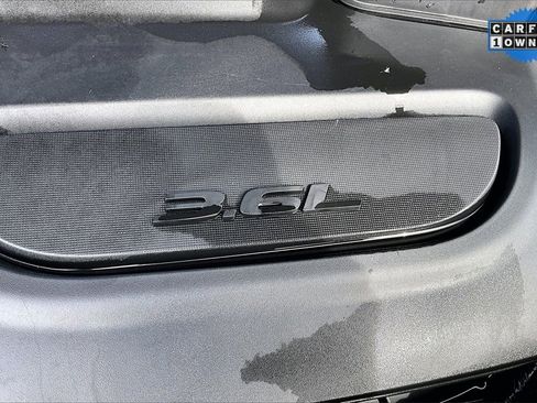 Used 2024 Chrysler Pacifica Touring-L image 31