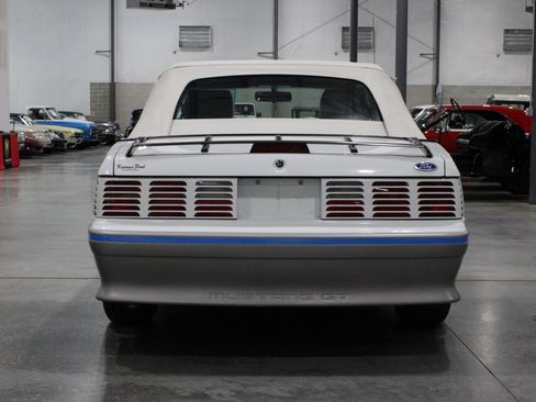 Used 1988 Ford Mustang GT RWD image 23