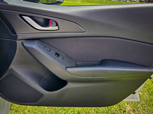 Used 2014 MAZDA MAZDA3 i SV FWD image 28