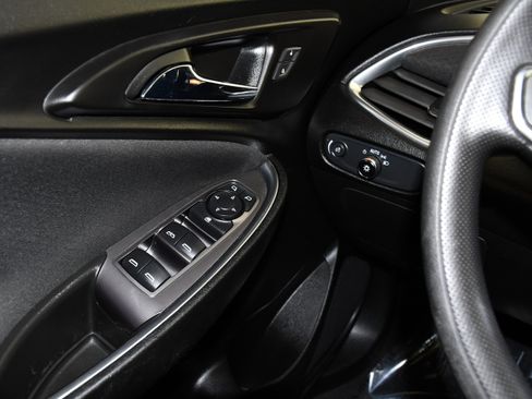 Used 2021 Chevrolet Malibu LT FWD image 32