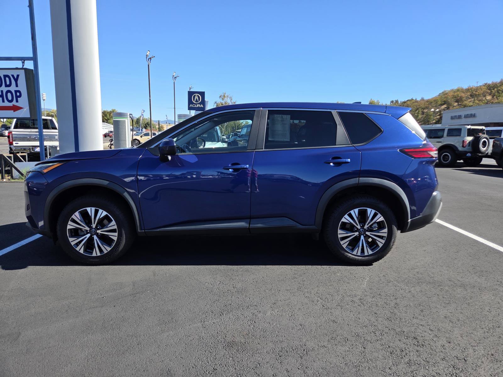 Used 2023 Nissan Rogue SV FWD image 8