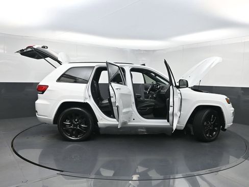 Used 2020 Jeep Grand Cherokee Altitude RWD image 35