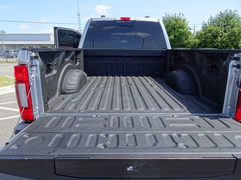 Used 2022 Ford F250 Platinum w/ FX4 Off-Road Package AWD/4WD image 30