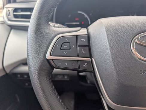 Used 2025 Toyota Sienna XLE image 13