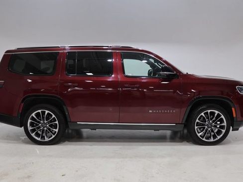 Used 2024 Jeep Wagoneer Series III w/ Premium Group I AWD/4WD image 8